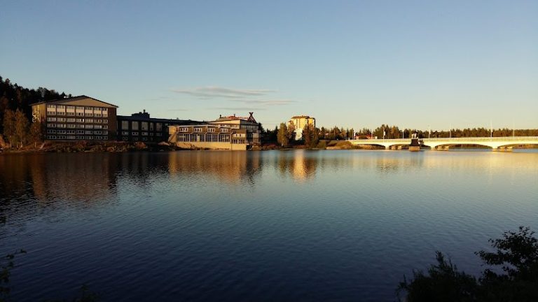 Lycksele Stadshus rapporterar underskott efter tio månader